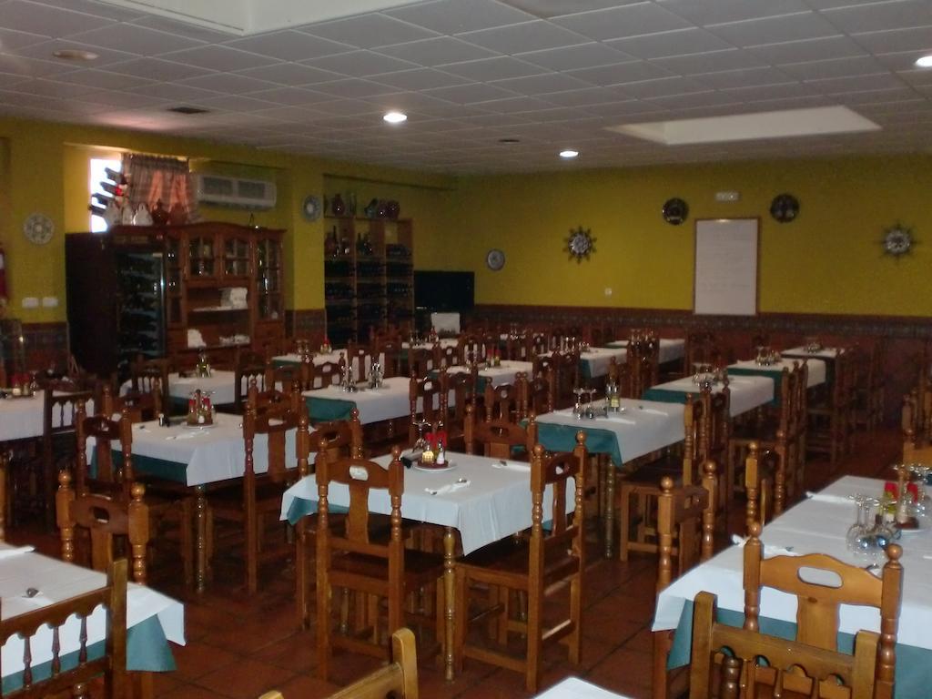Hostal Las Tres Jotas Алькарасехос Экстерьер фото